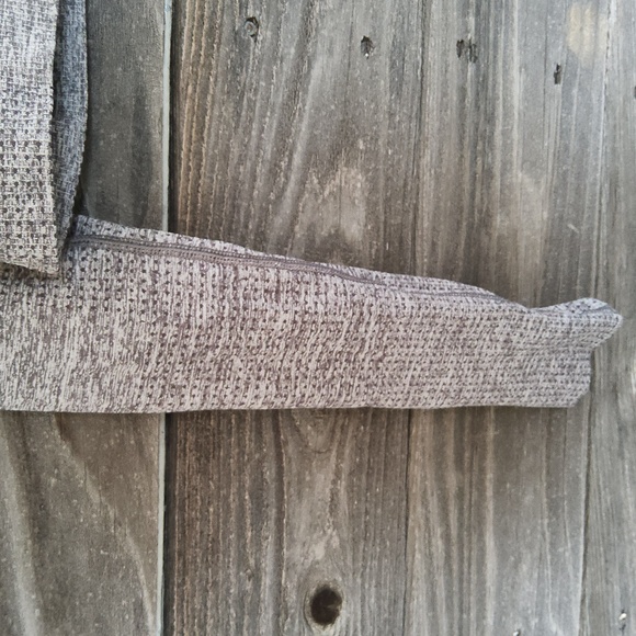 Gymshark Gray Women's Cropped Athletic Top Size Small - Picture 8 of 9